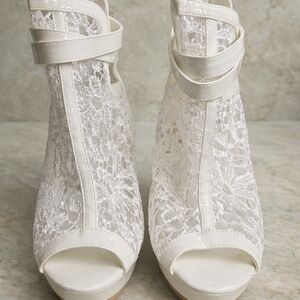 Elegant White Lace Women's Shoes